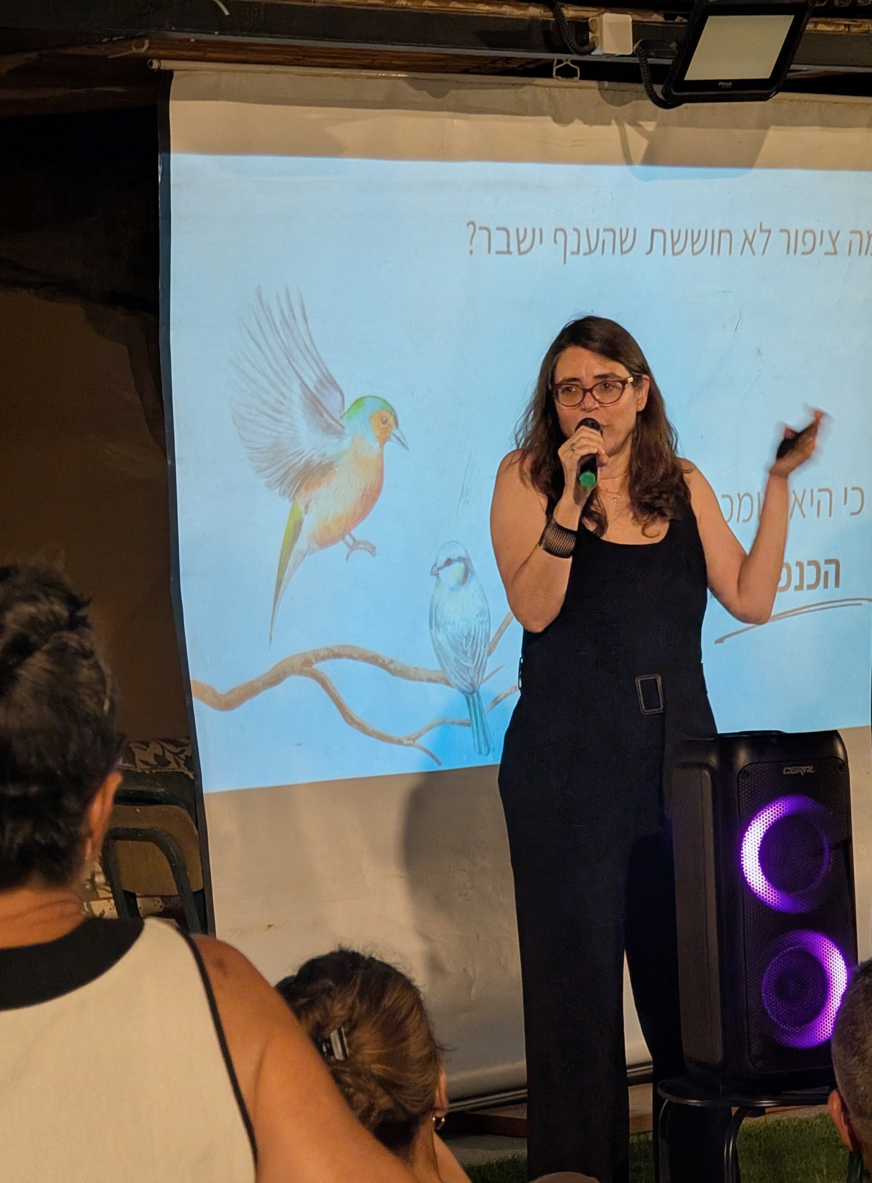 מגדלת כנפיים